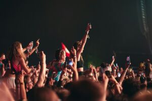 friends dancing at concert